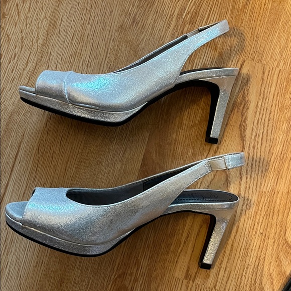 Life Stride Silver Peep-Toe Slingback Heels. Size 6. EUC - Picture 3 of 8